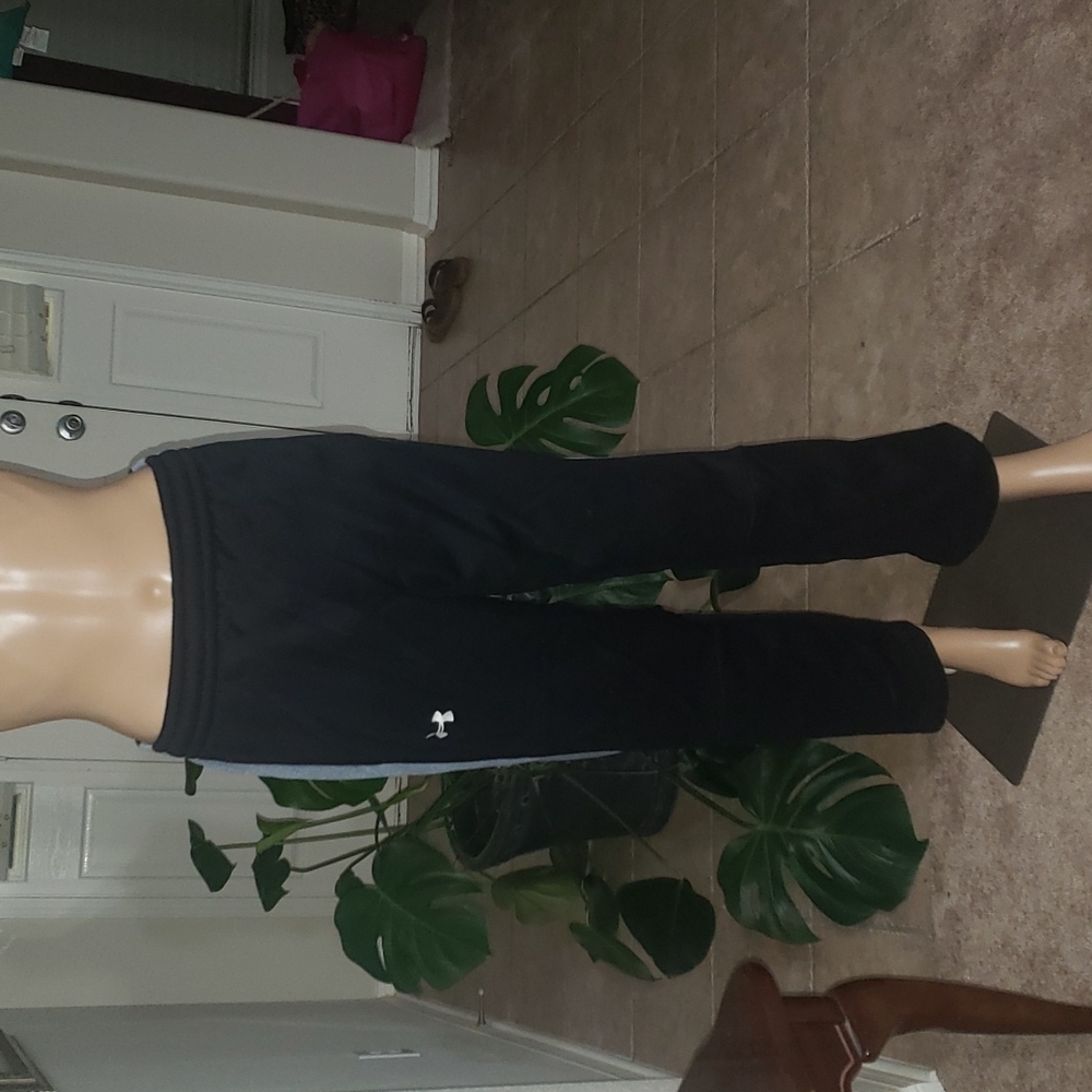 Under Armour s fleece light, incredibly warm, just right stretch netted pockets